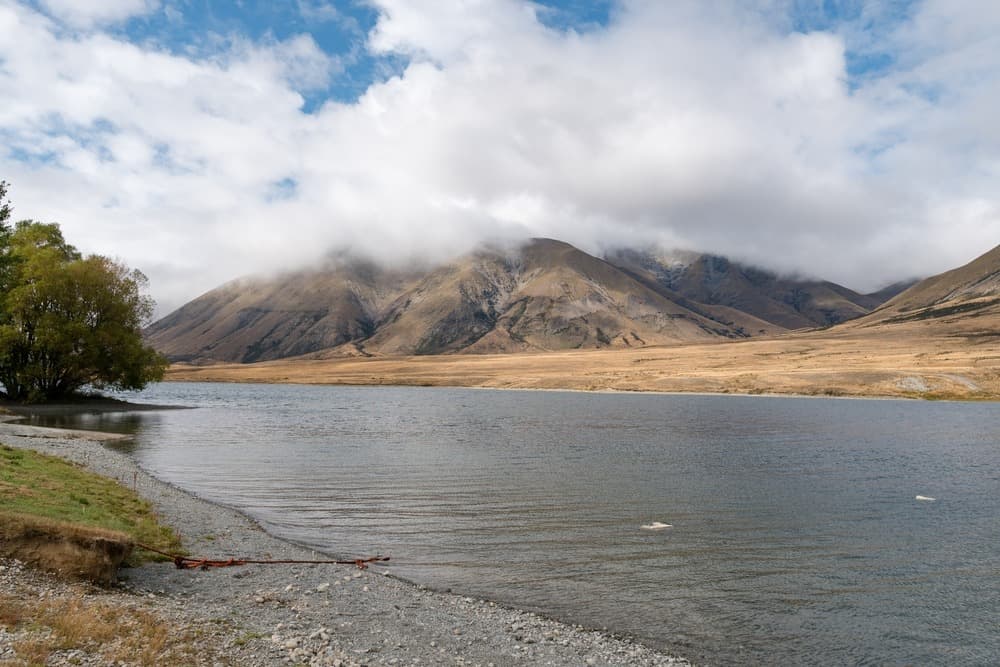 shutterstock 2061485222 ashburton lakes